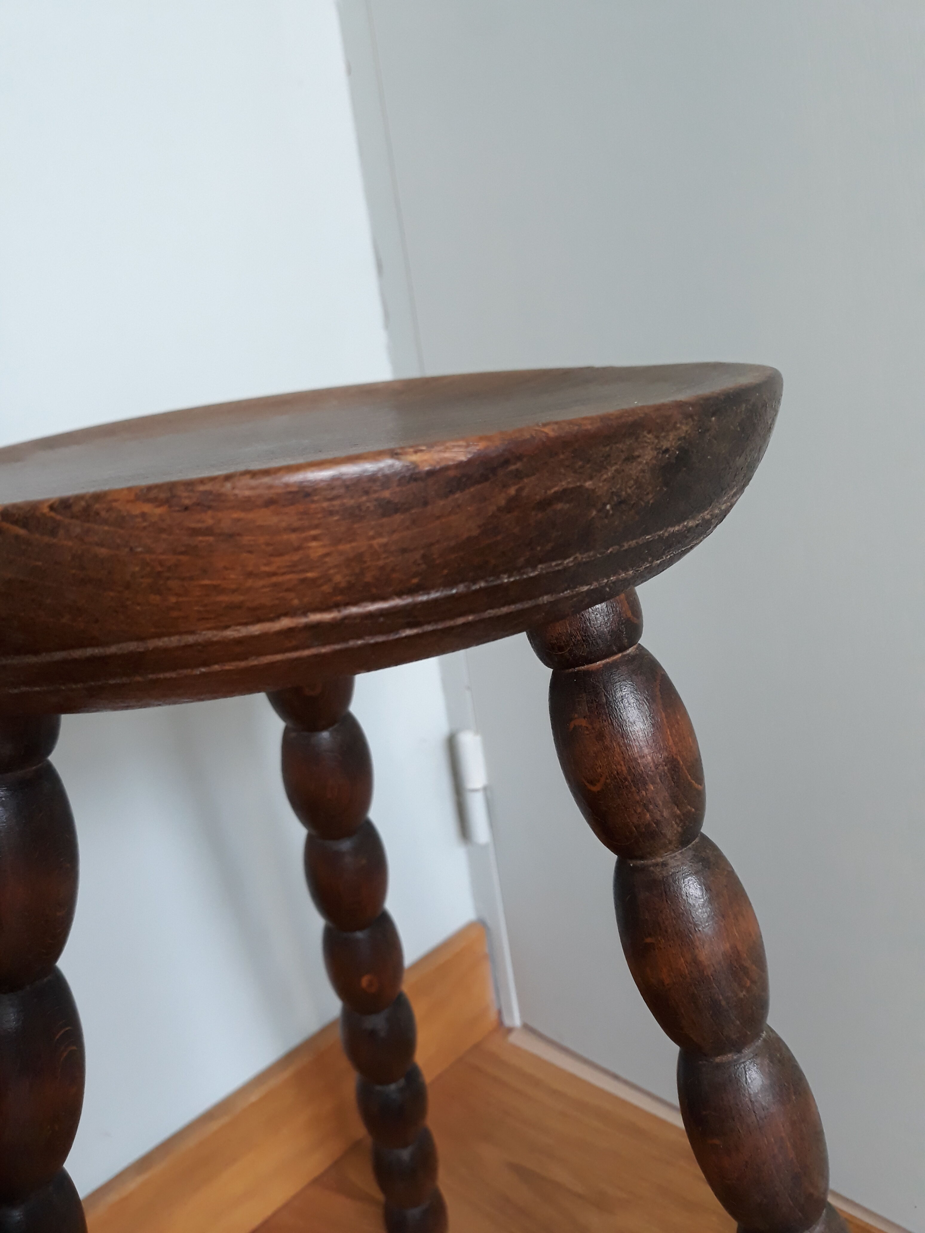 Tripod stool solid wood turned coil way