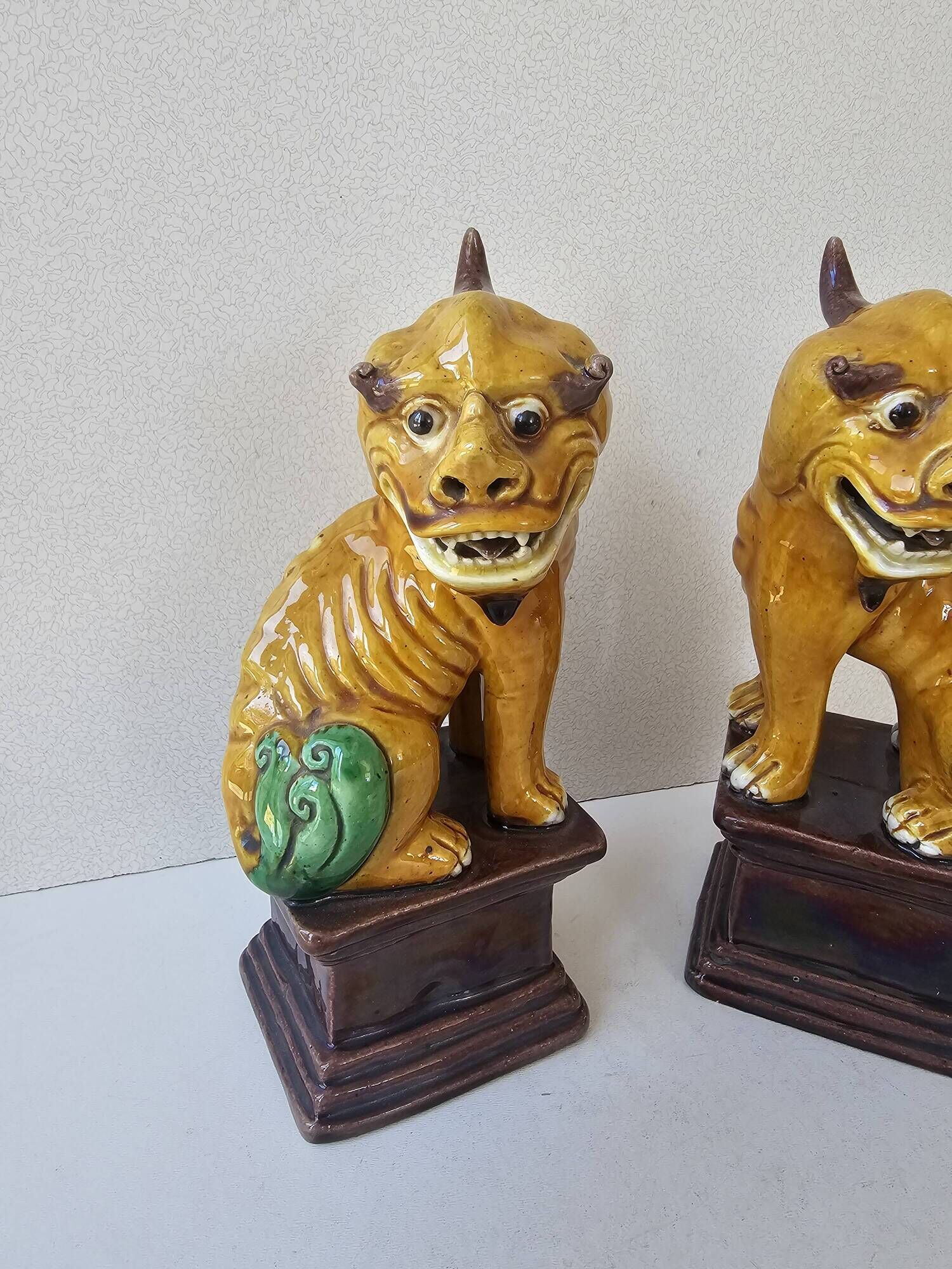 Porcelain Sculpture Pair of Chinese Foo Dogs (Sancai)