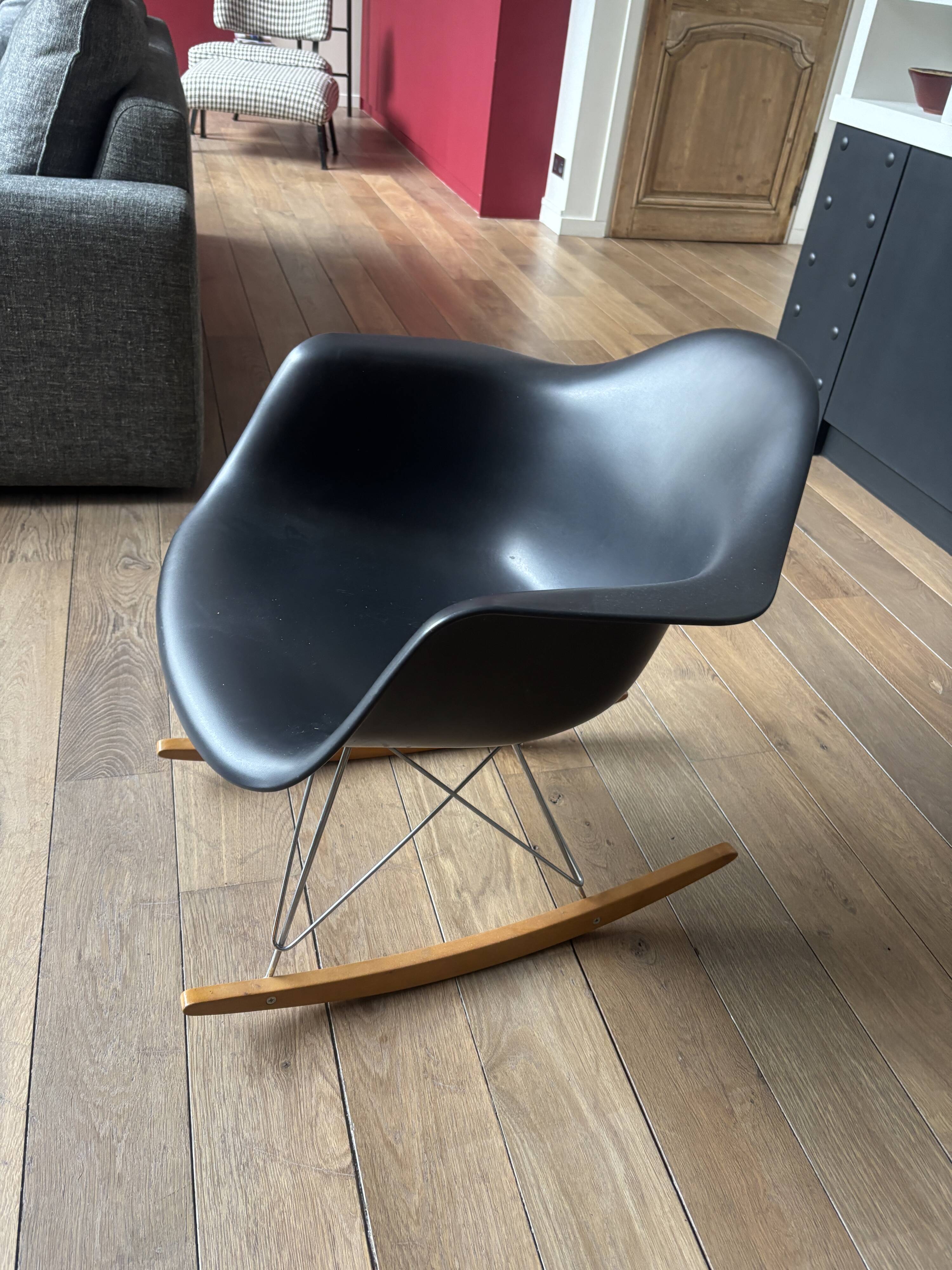 Black rocking chair - Charles Eames - Vitra