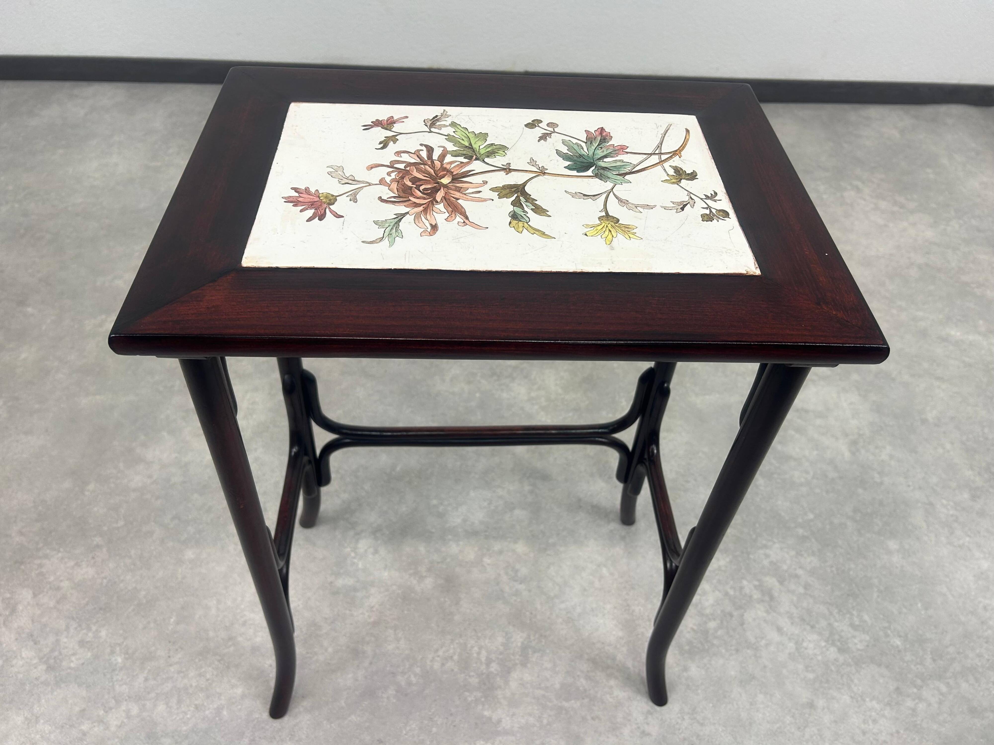 Nested tables in curved wood with ceramic top by Thonet.