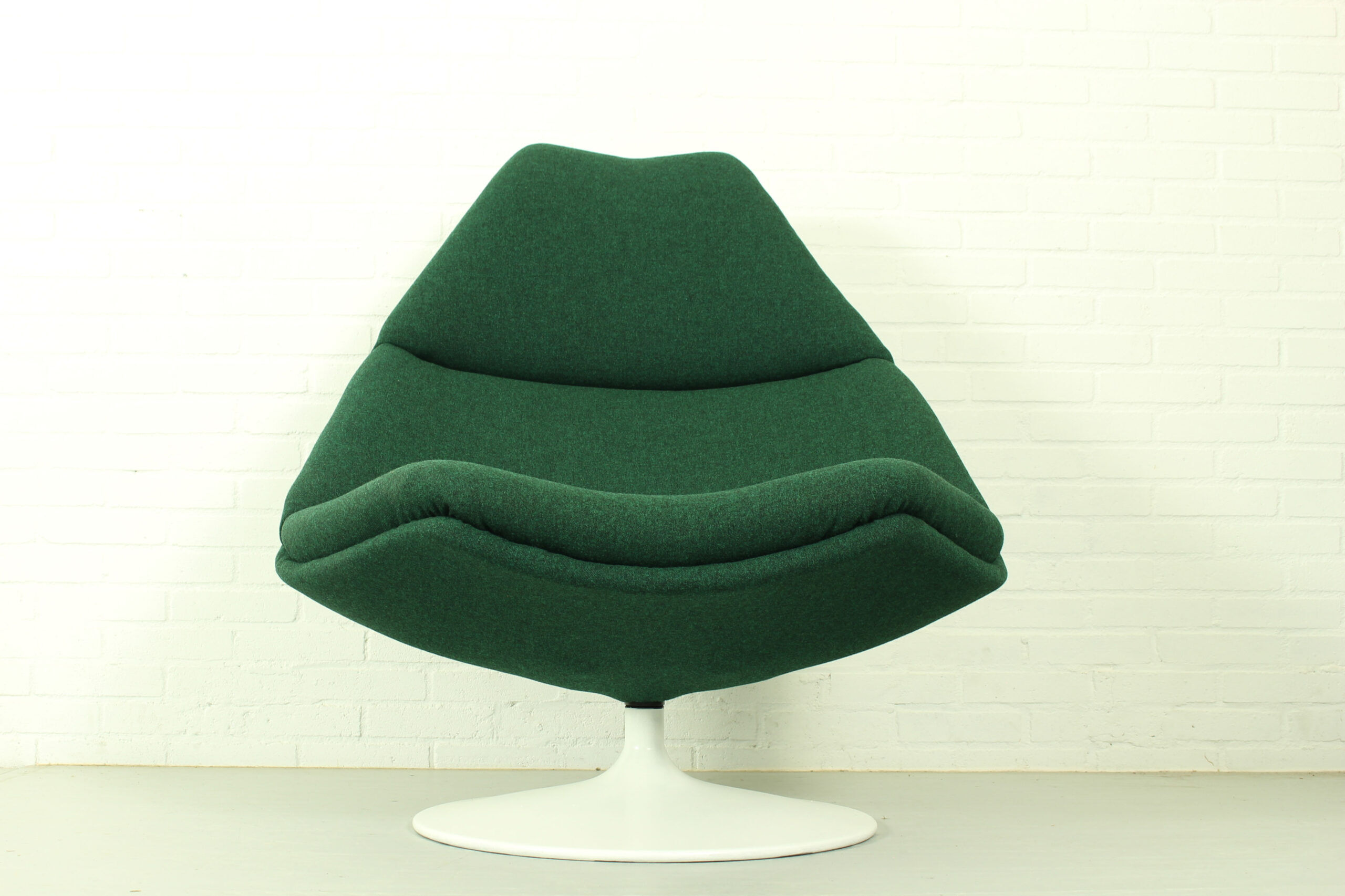 Artifort F510 lounge chair by Geoffrey Harcourt
