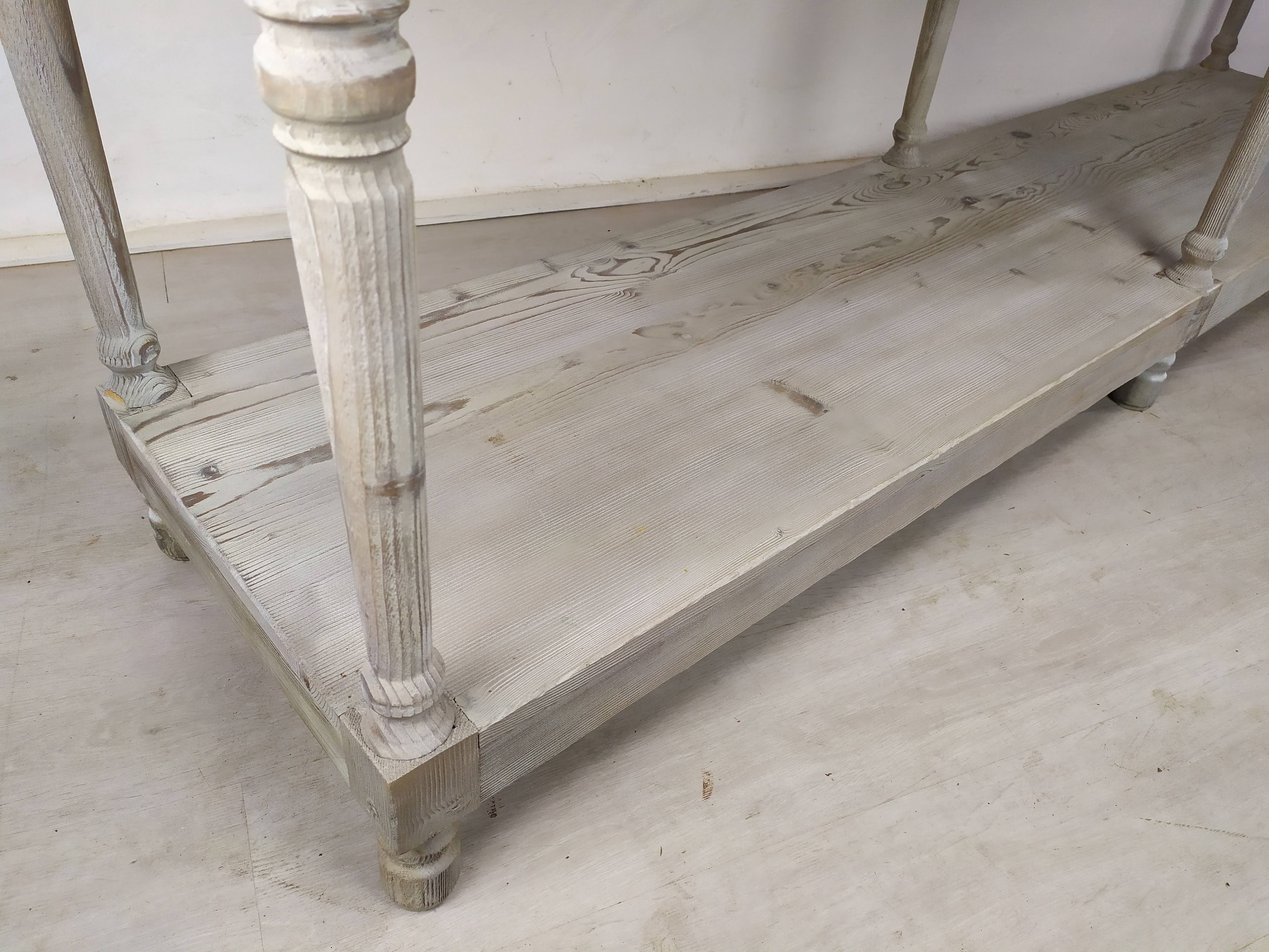 Table serving draper