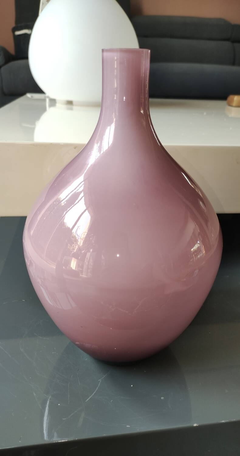 Designer Ball Soliflore Vase..In shades of pink. Dimensions: 24 x 15 cm