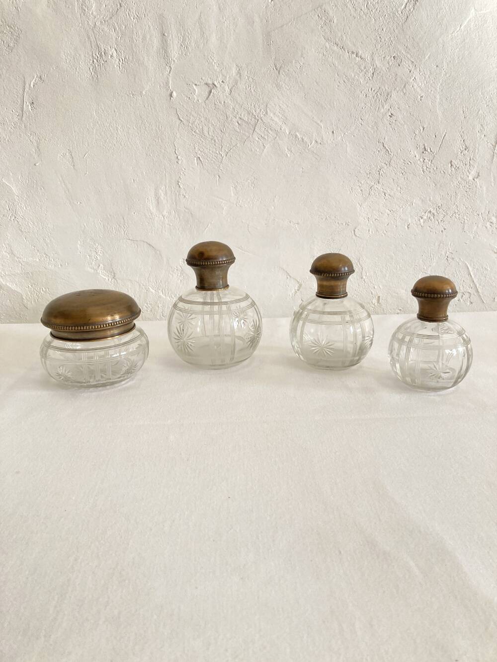 Set / Toiletries / Chiseled crystal bottles, 1920s