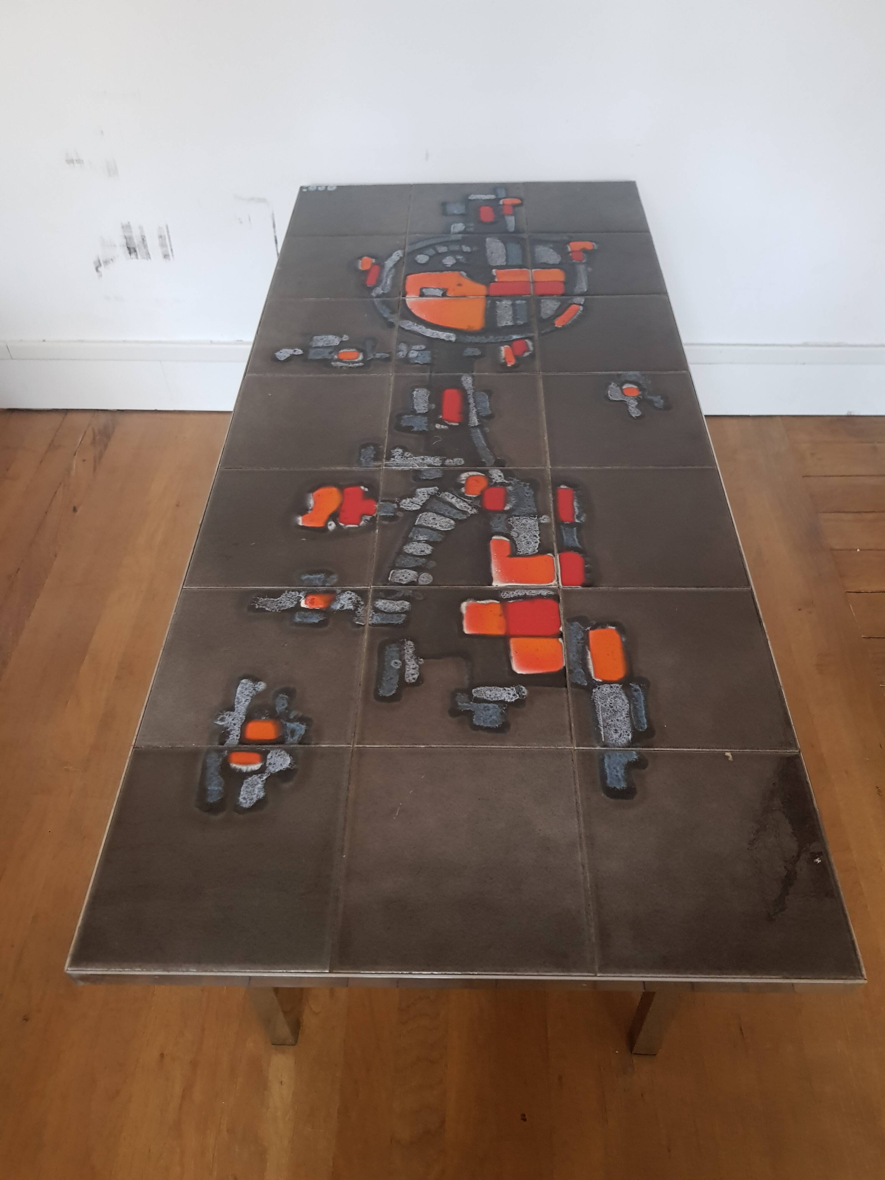 Ceramic coffee table by Adri