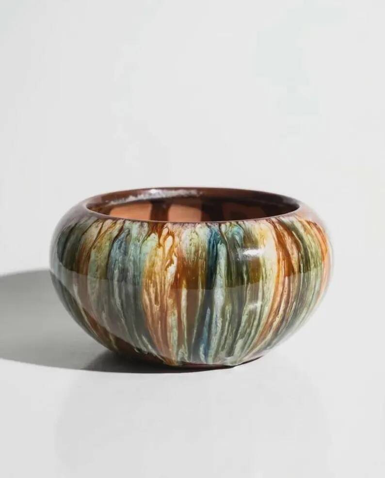 Bretby Art Pottery cup in English glazed ceramic, 20th century
