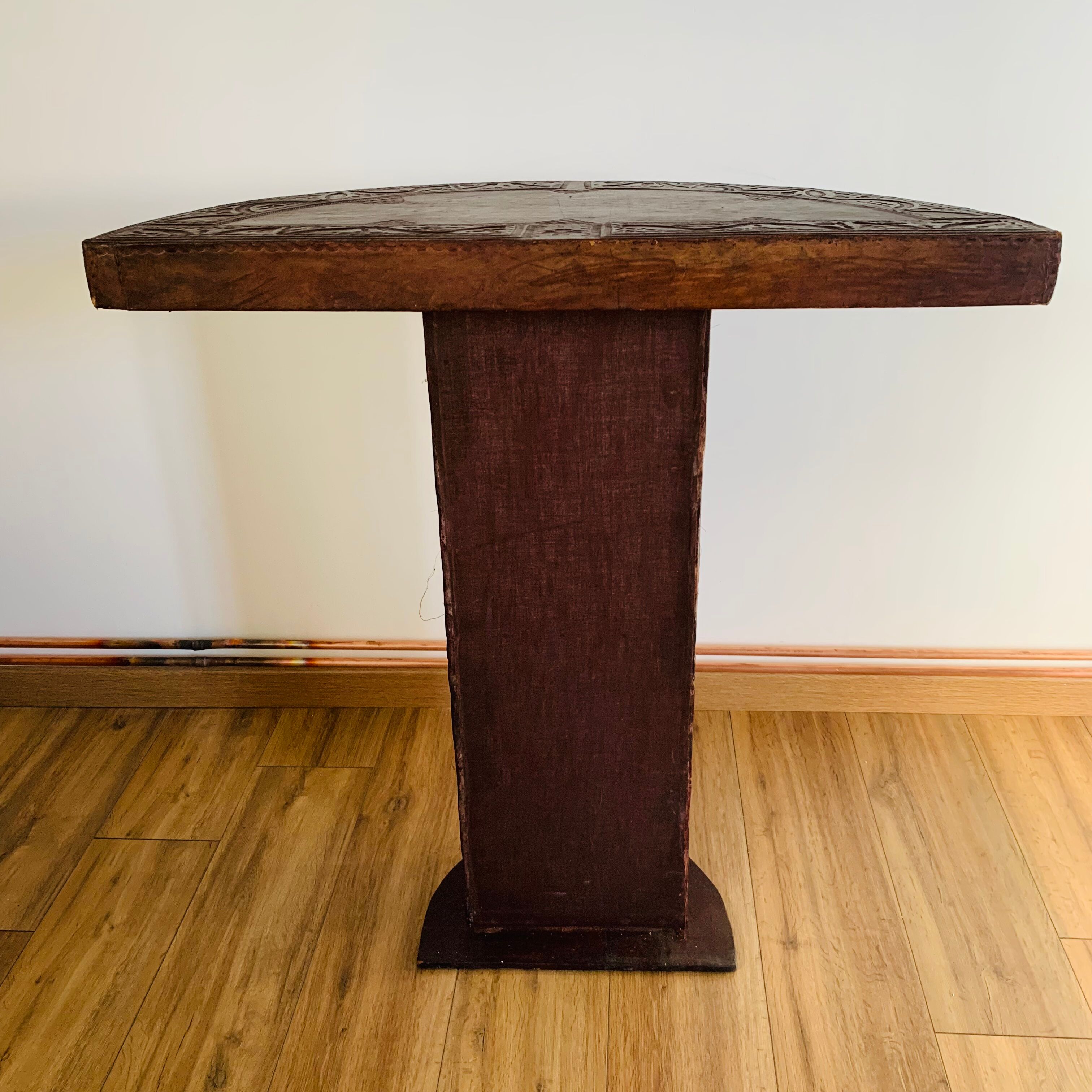 Console demi lune en cuir