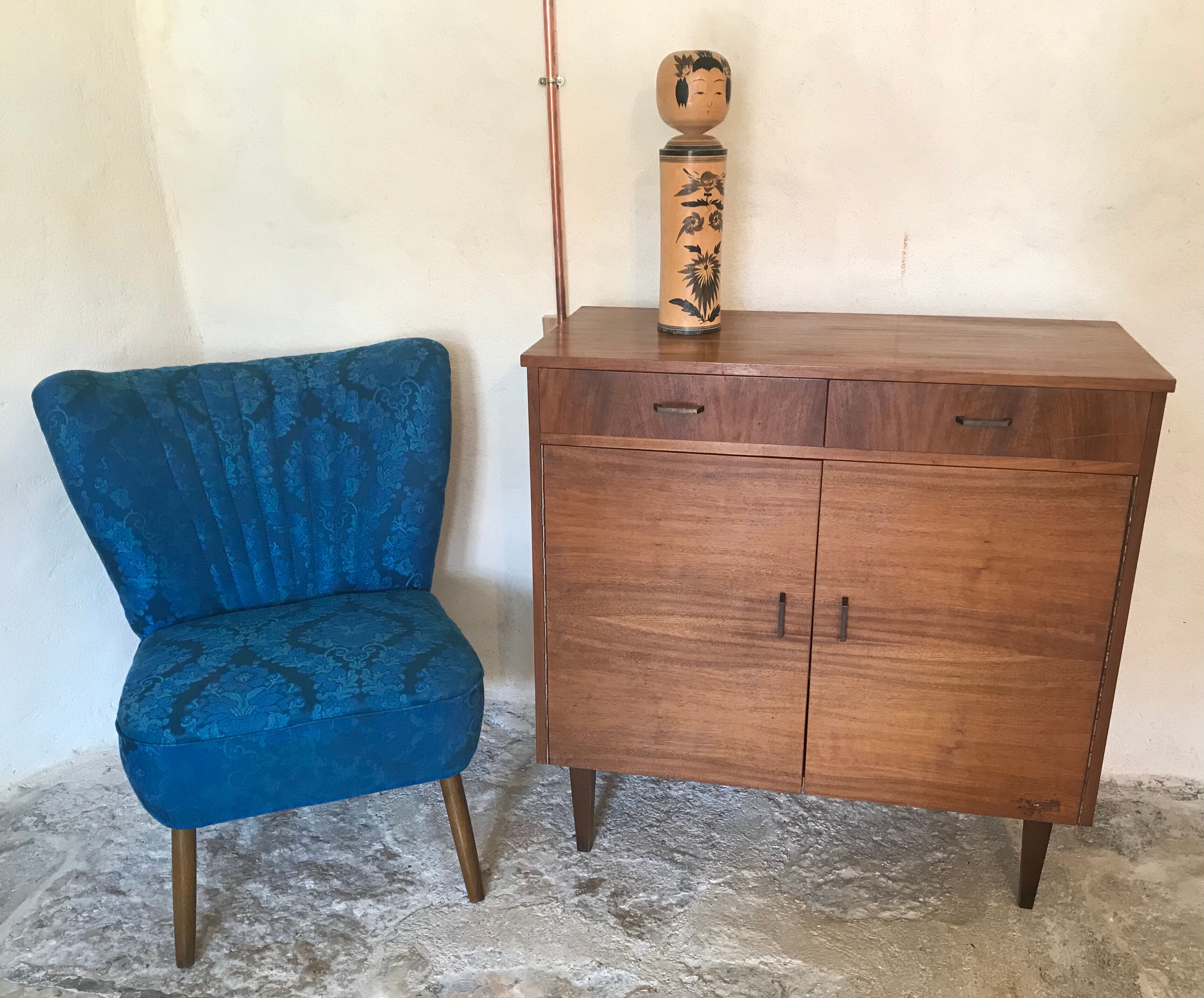 Two-door two-door vintage buffet two drawers