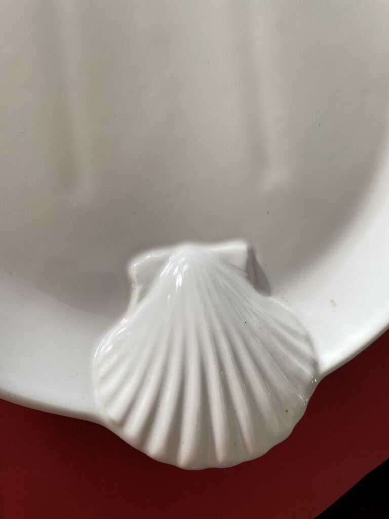 Large dish decorated with shellfish