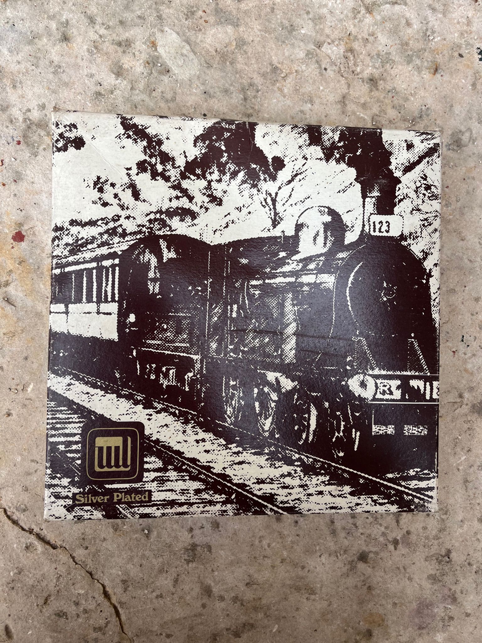 Silver shell dish