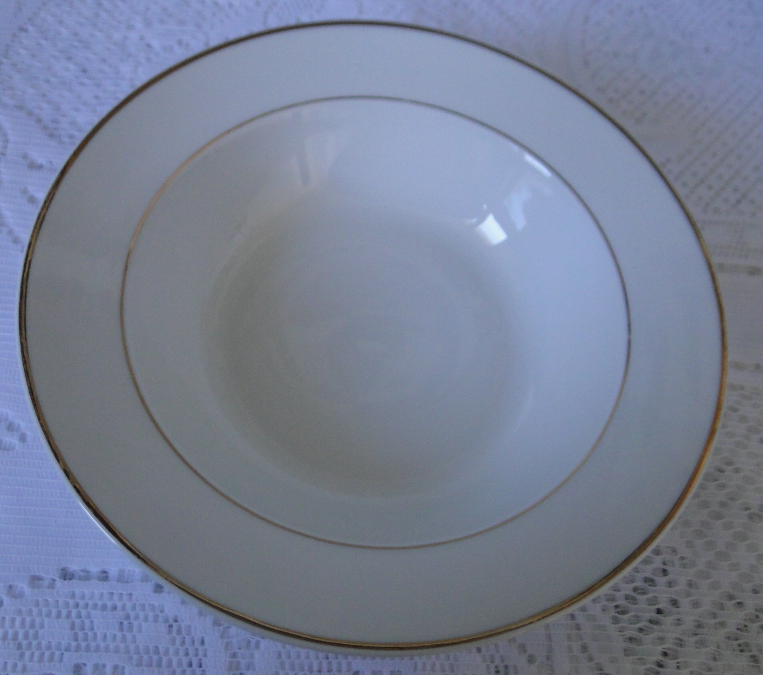 HOLLOW DISH ROUND PORCELAIN FINE MANUFACTURE ROYALE WHITE EDGES DORES