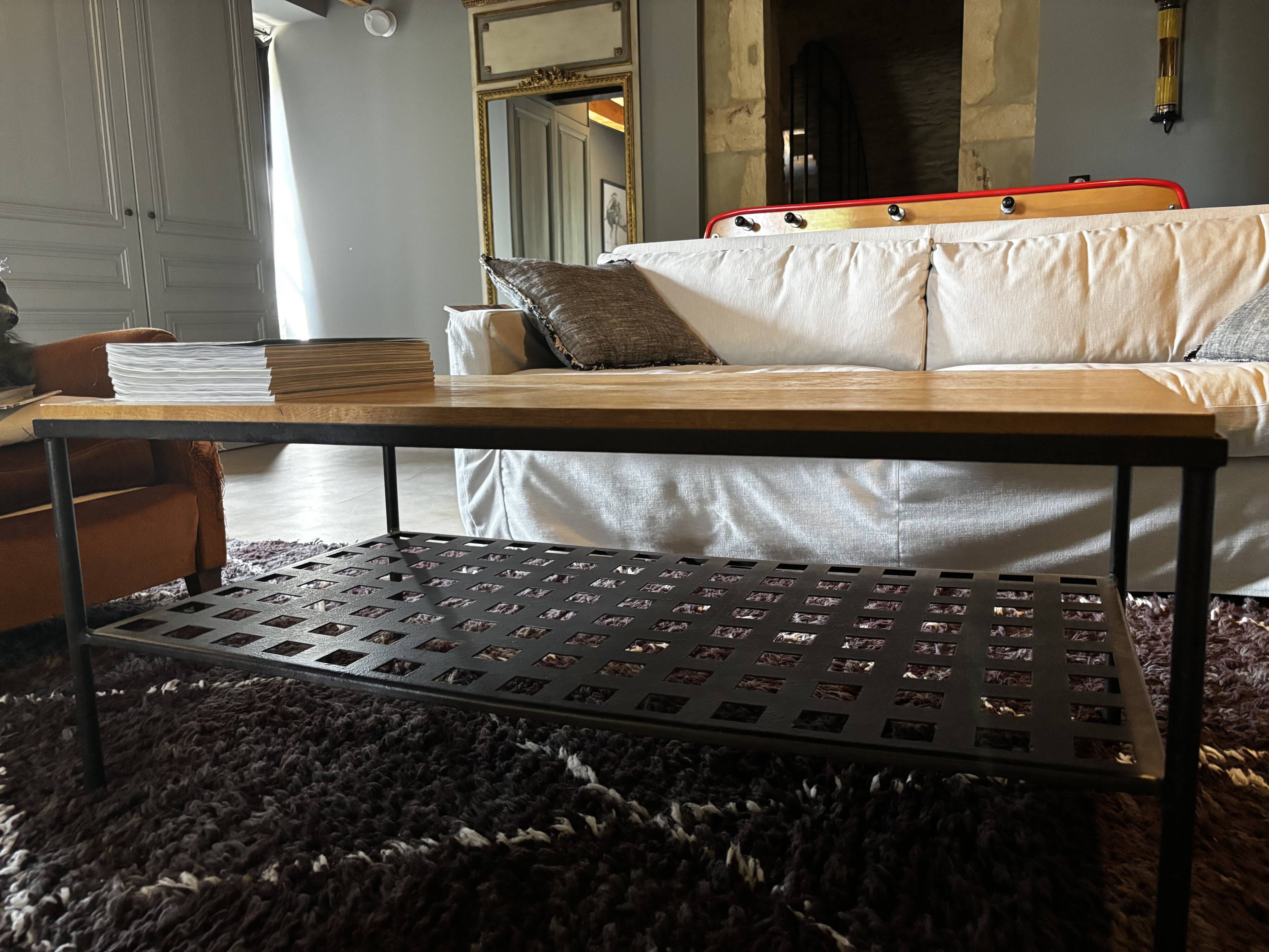 Coffee table in steel/glass or oak.