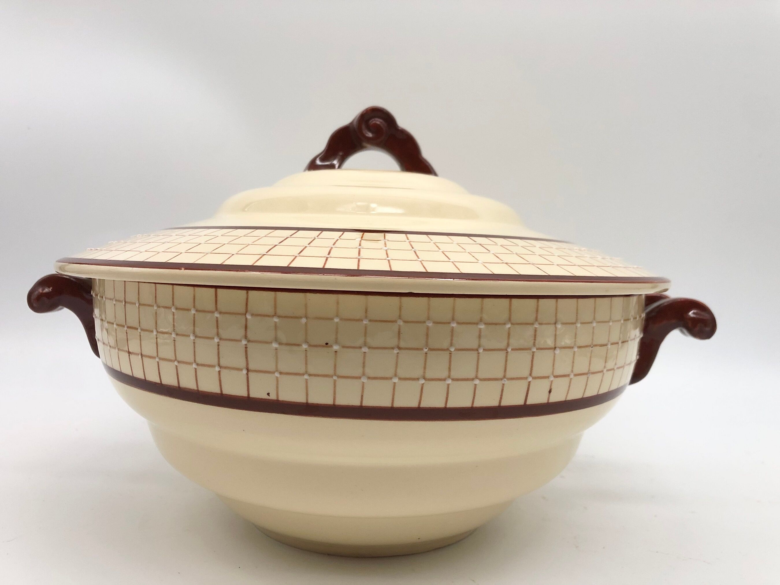 Earthenware tureen "Longchamp – France", Colmar model