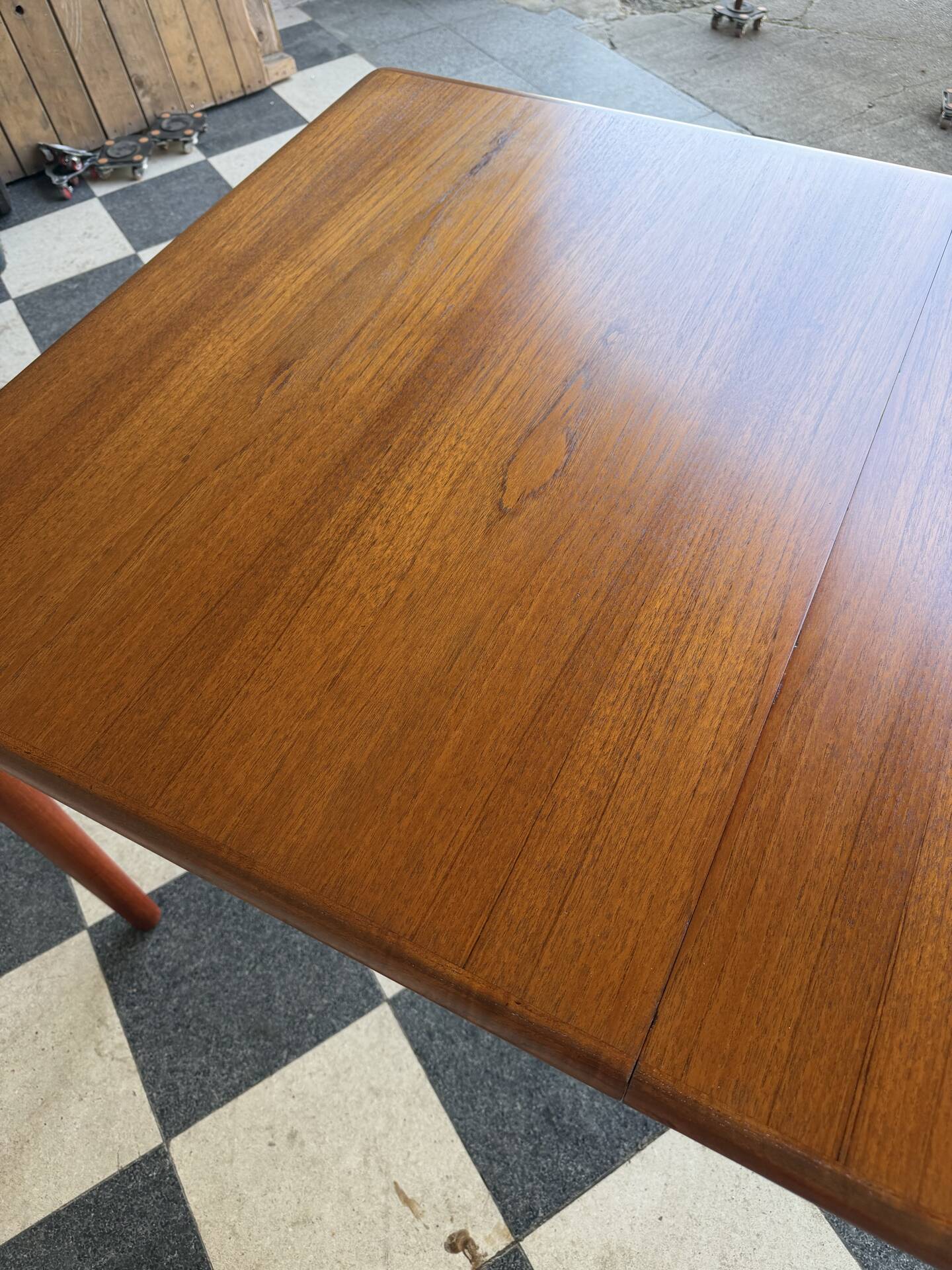 Table danoise en teck HW Klein pour Bramin