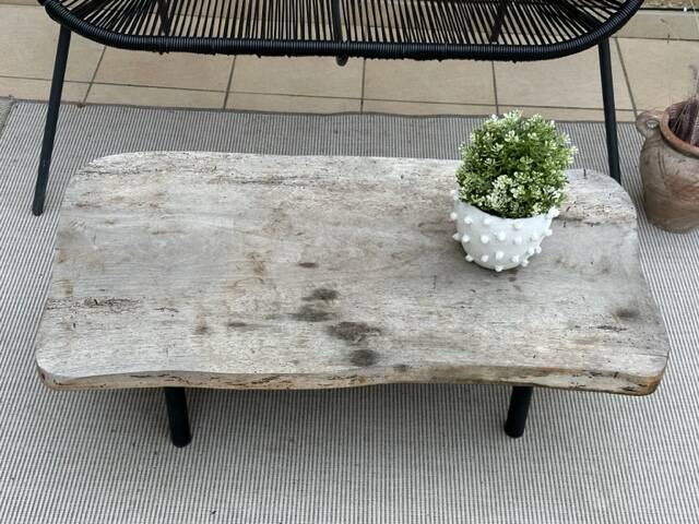 Outdoor/indoor coffee table