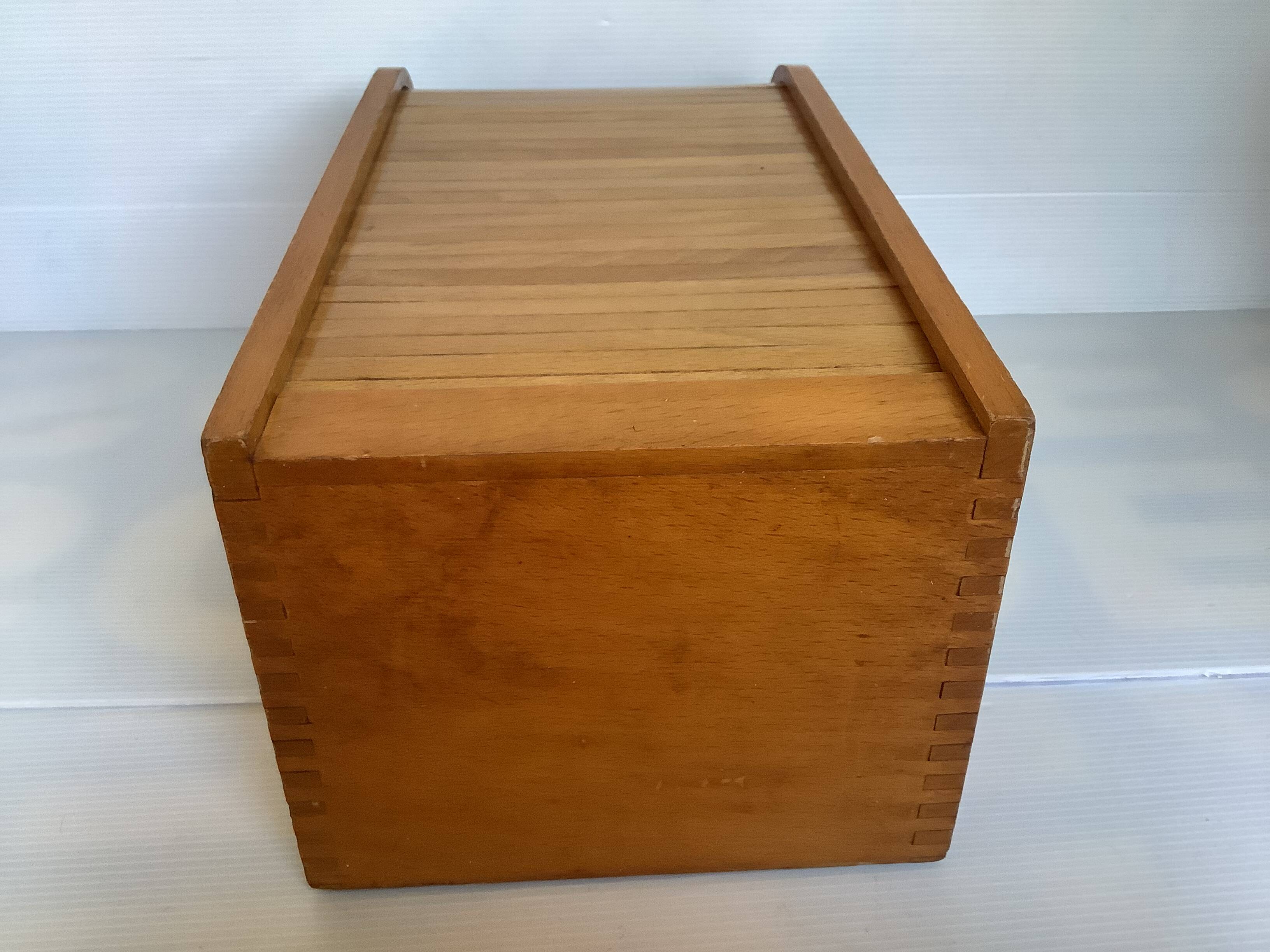 Wooden box rolling curtain dovetails