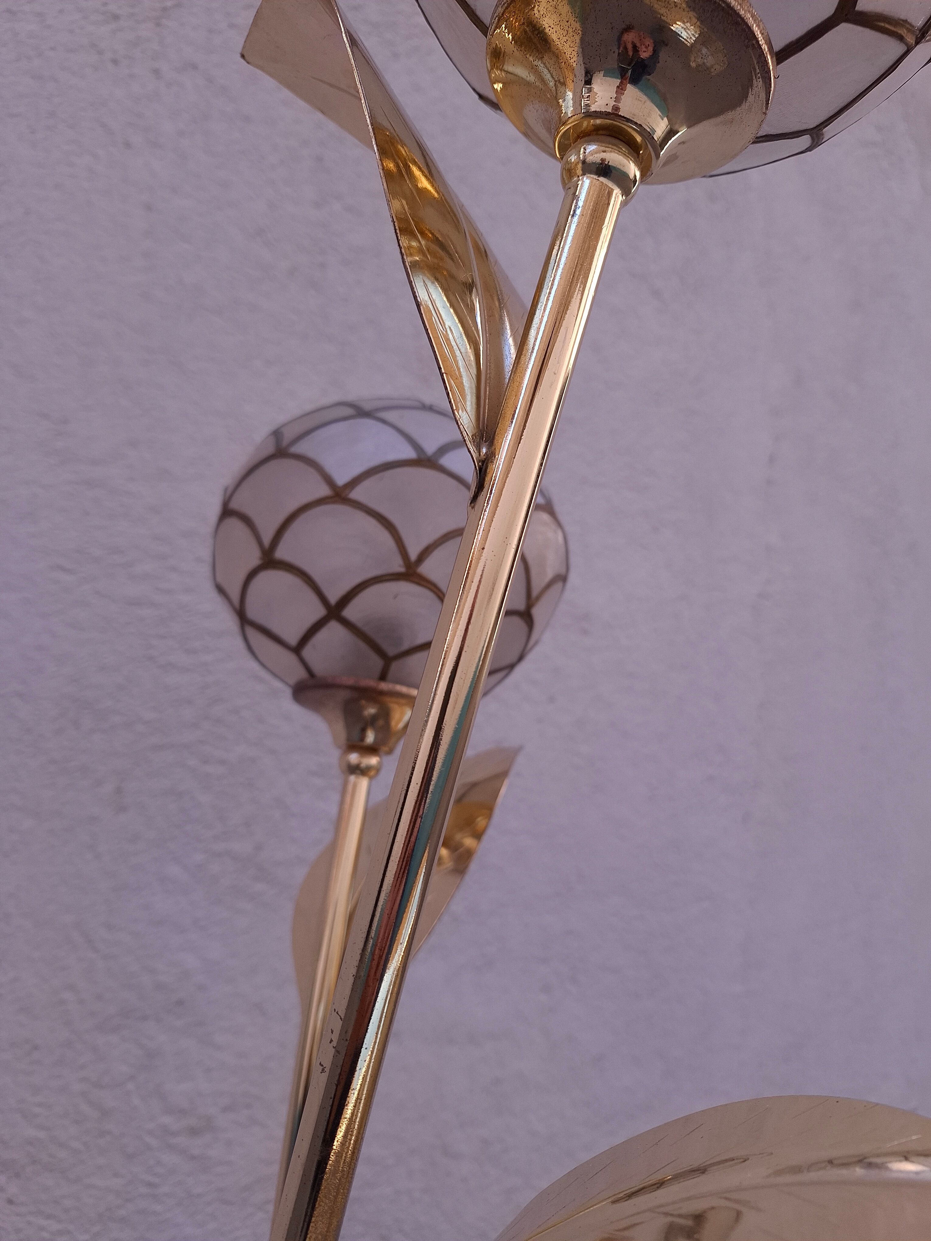 Floral floor lamp in pearlescent Capiz, 1970s.