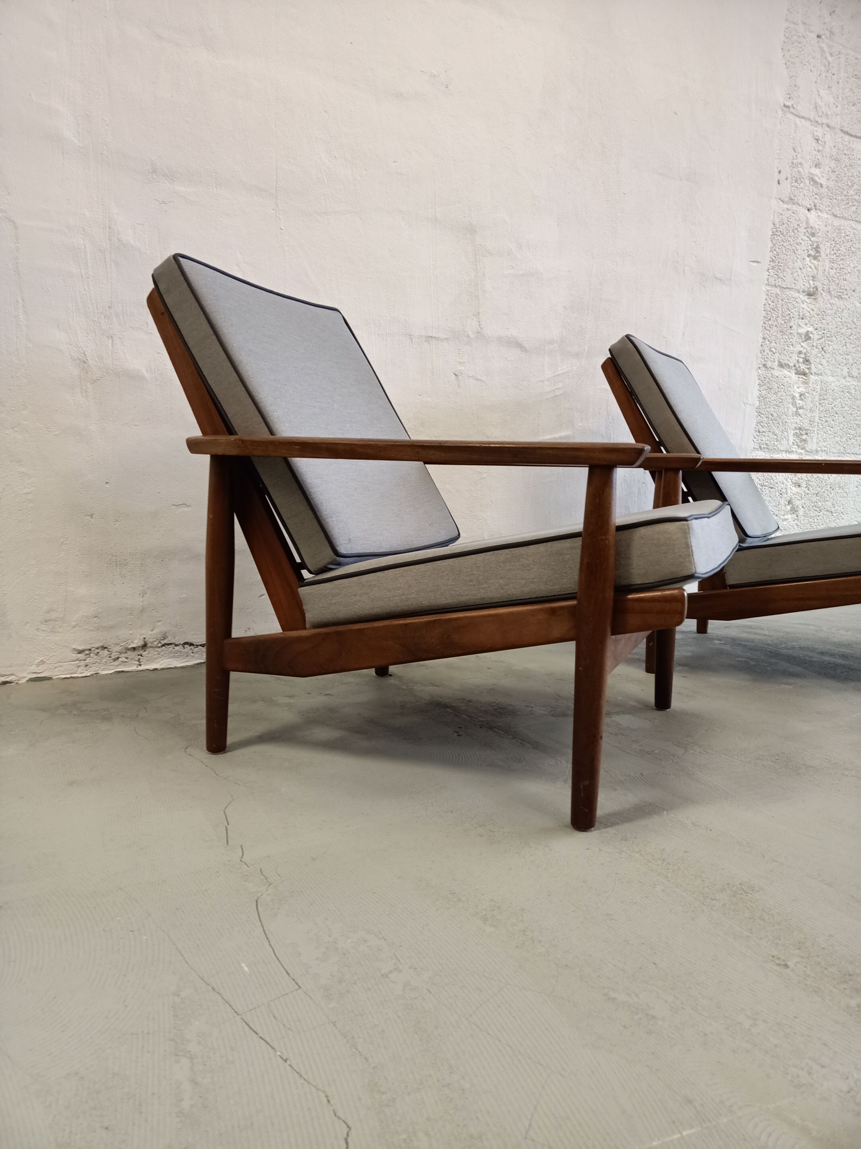 Paire de fauteuils en teck des années 1960, design hollandais
