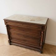 Antique wooden and white marble chest of drawers with 4 drawers.