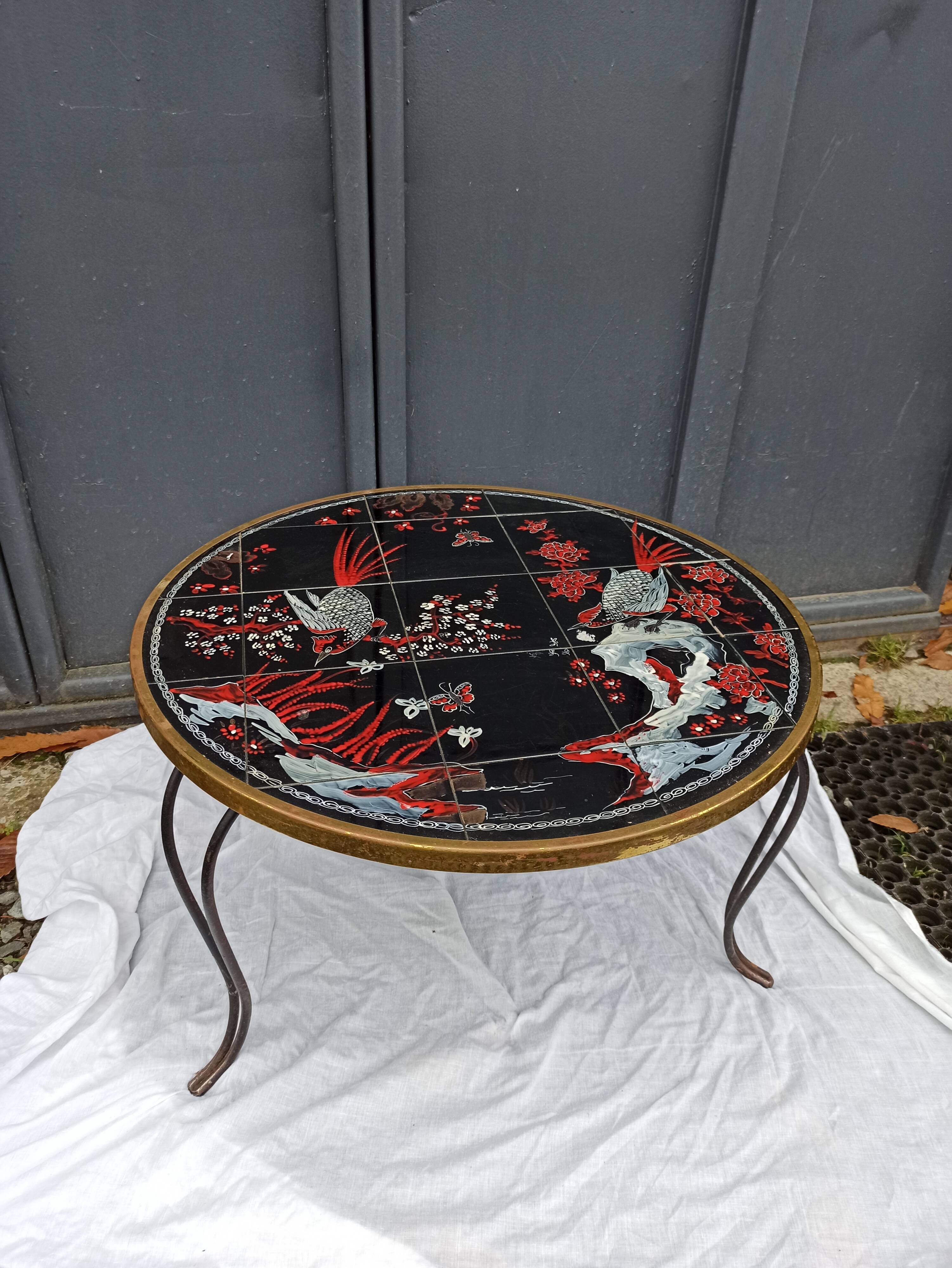 Table basse ronde décor japonisant oiseau fleurs