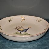 Plat à décor de coq , signé