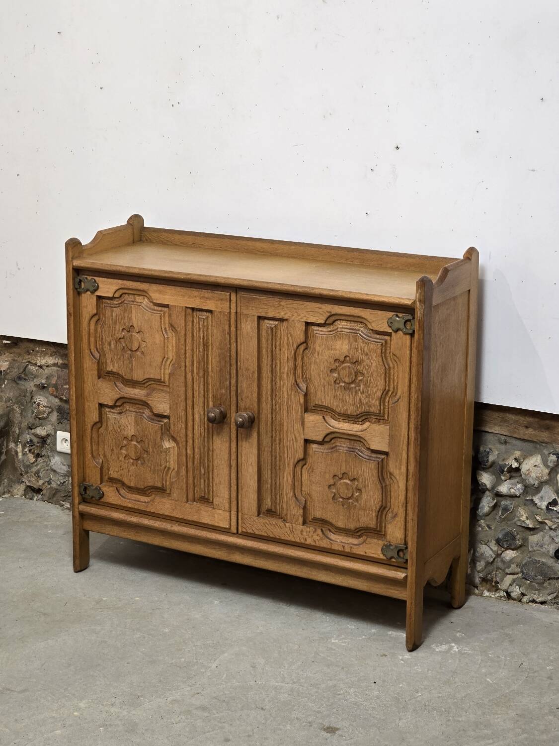 Buffet en chêne 1970 Guillerme et Chambron pour Votre Maison édition Circa