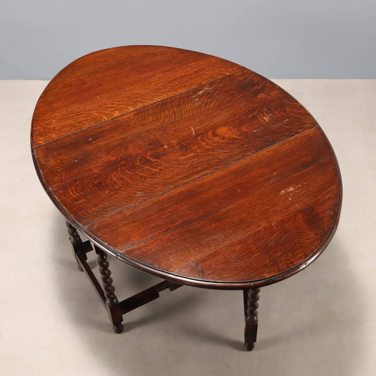 Petite table ancienne en chêne teinté noyer, Angleterre, XIXe siècle