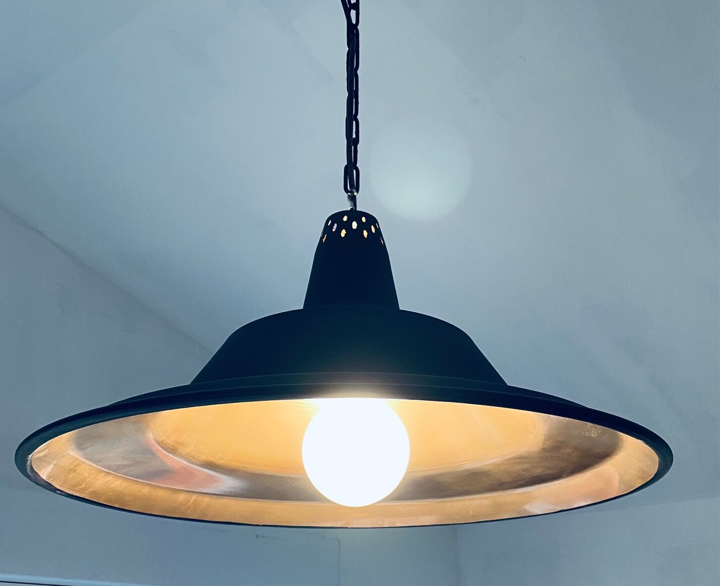 Industrial hanging lamp