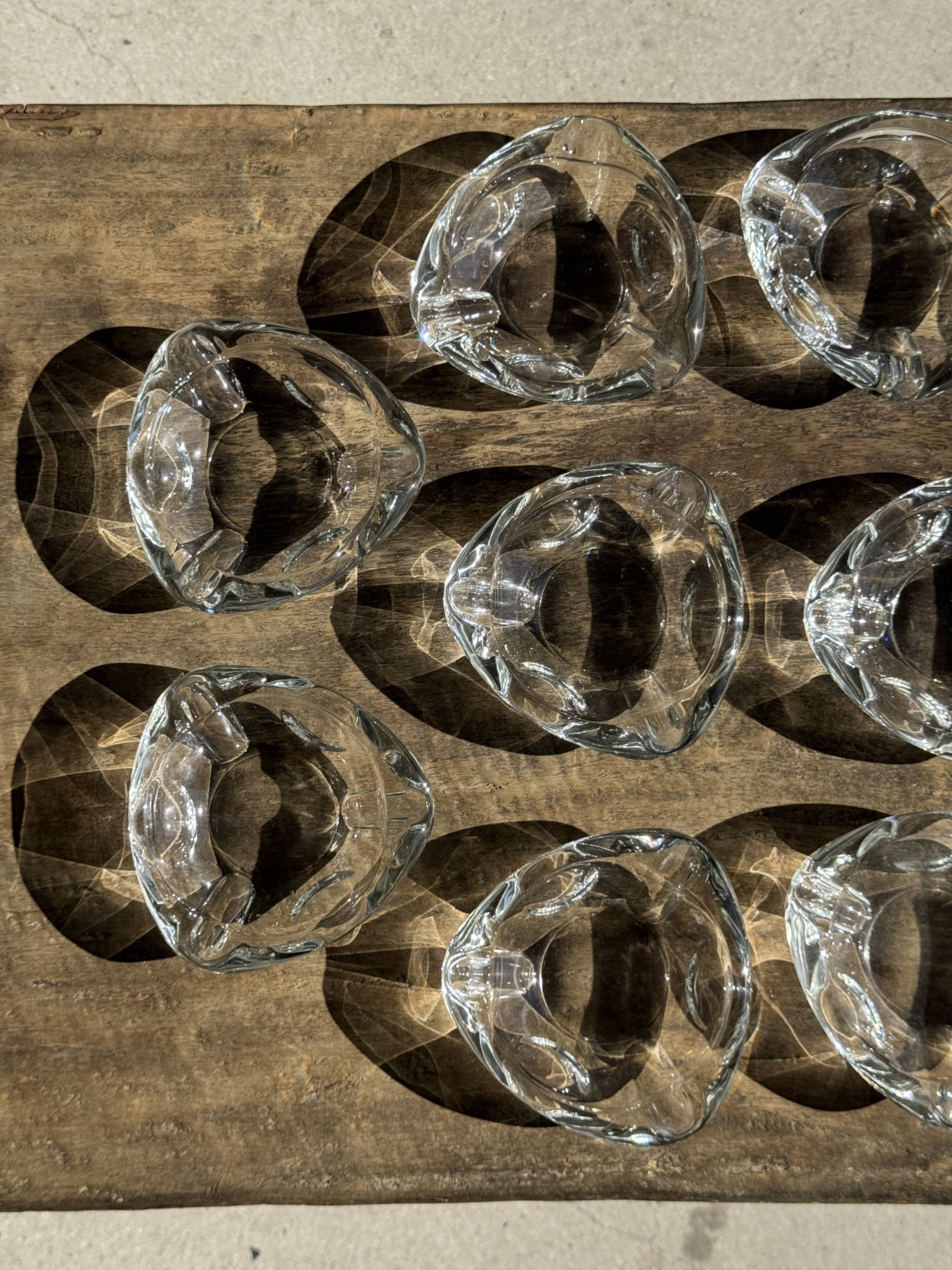 Set of 14 triangular glass ashtrays D13