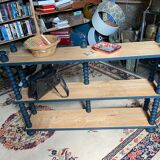 Floor on wooden legs