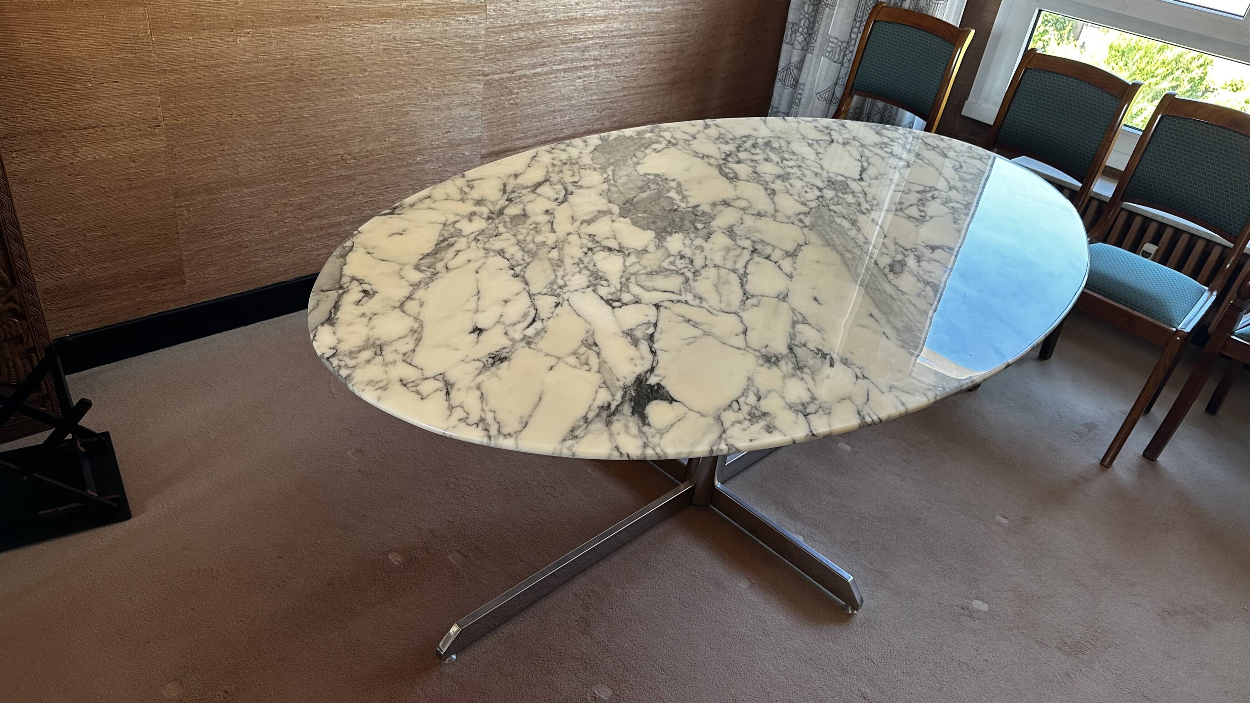 oval Arabescato marble table Roche Bobois Knoll Vintage design