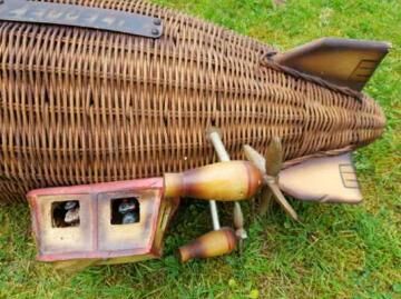 Zeppelin for hanging decoration