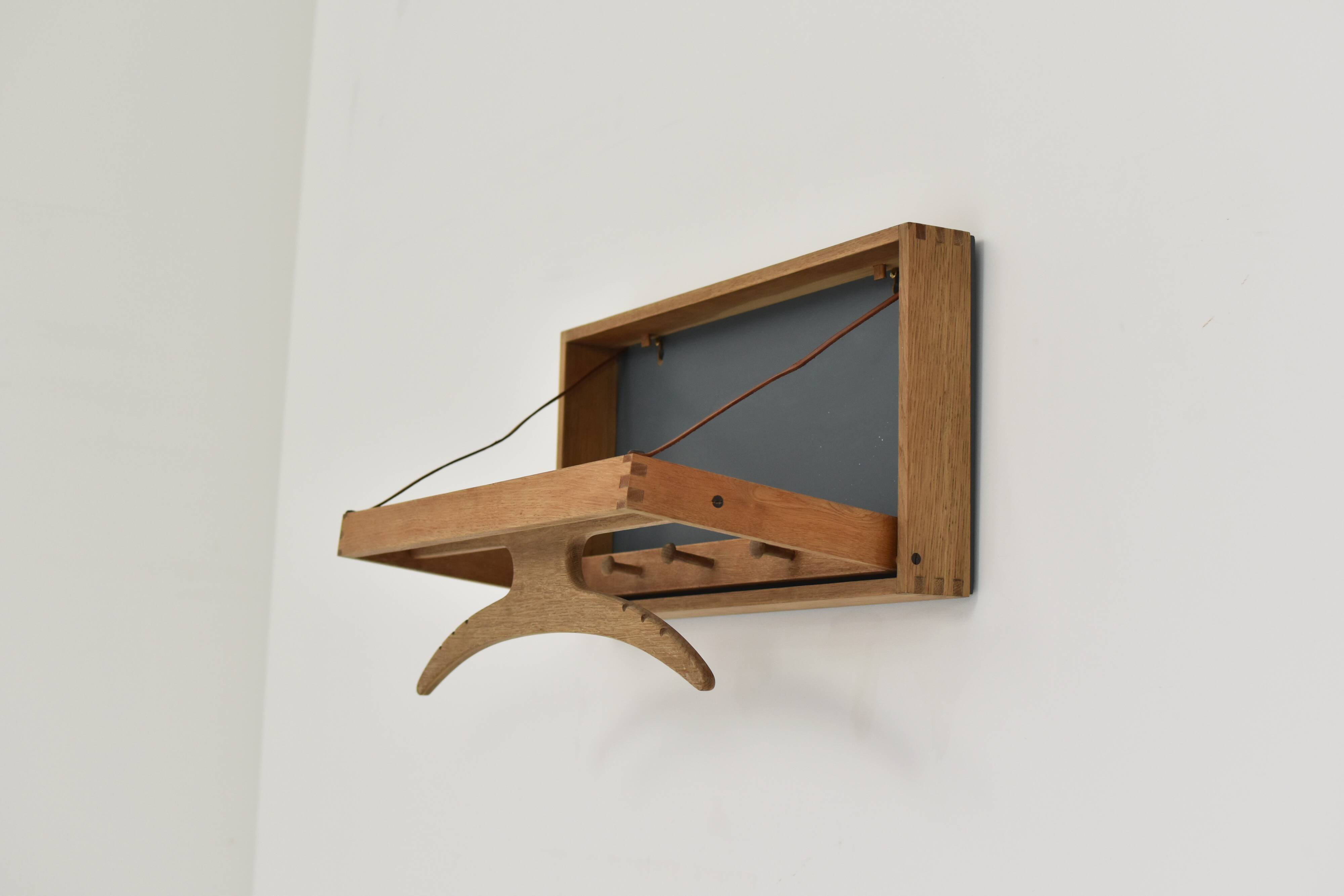 Valet mural d'Adam Hoff & Poul Østergaard pour Virum Møbelsnedkeri, Danemark 1963.