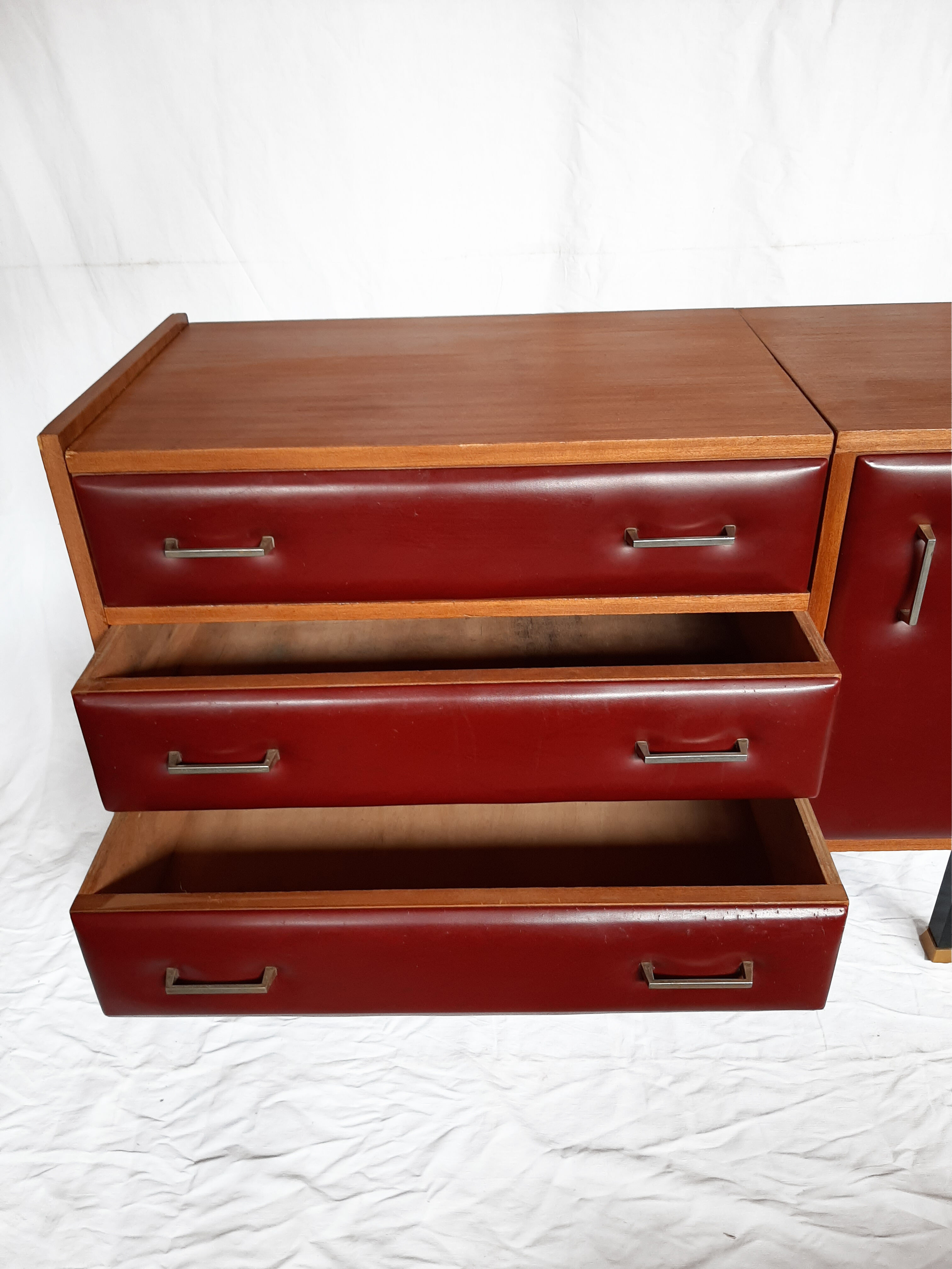 Chest of drawers dressing table