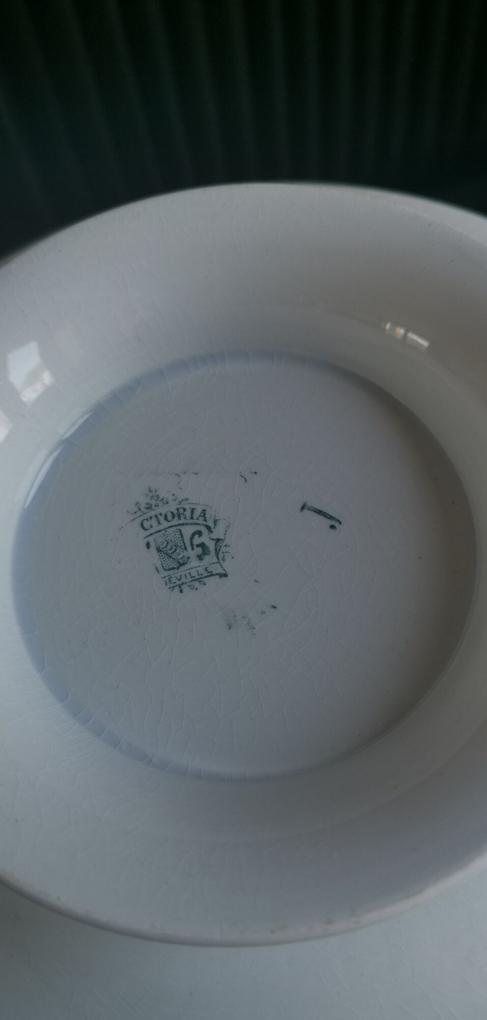 Compotier/plate on foot signed Lunéville KG "Victoria"