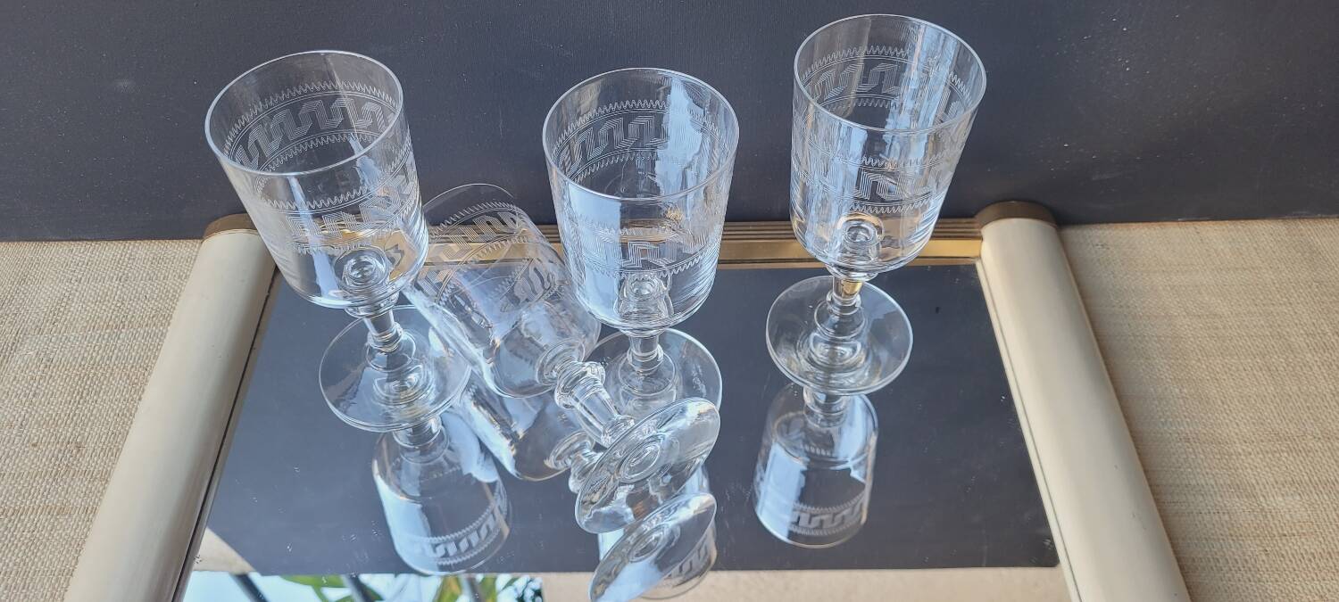 30's stemmed glasses