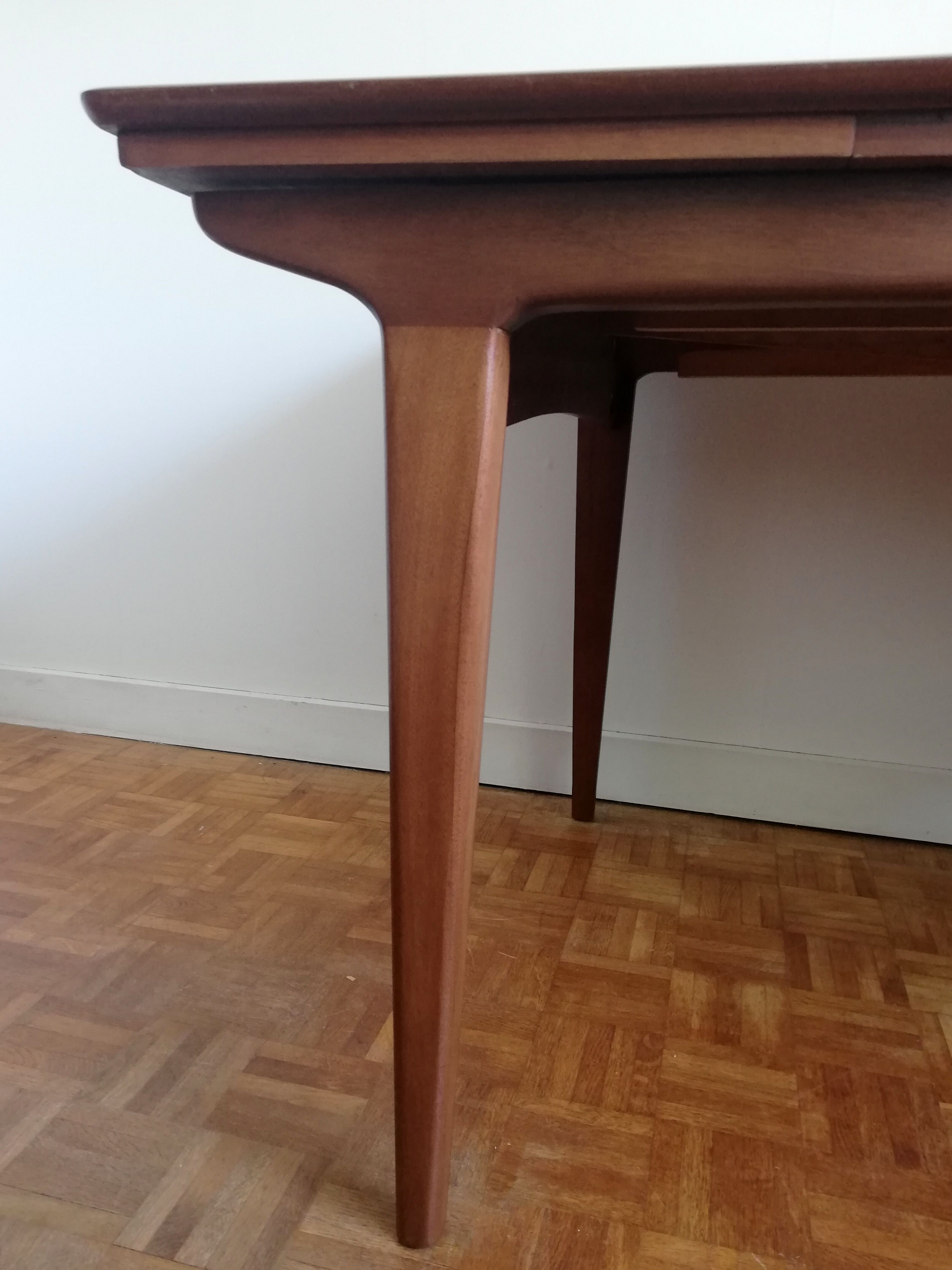 Renovated expandable LB table