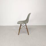 Chaise d'appoint Eames Herman Miller DSW en vert écume de mer