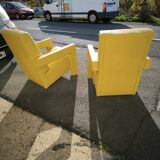 Paire de fauteuils en cuir jaune soleil