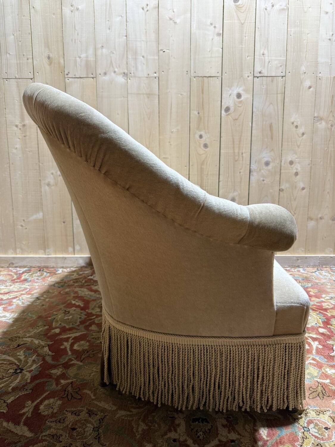 Napoleon III style toad canapé in velvet