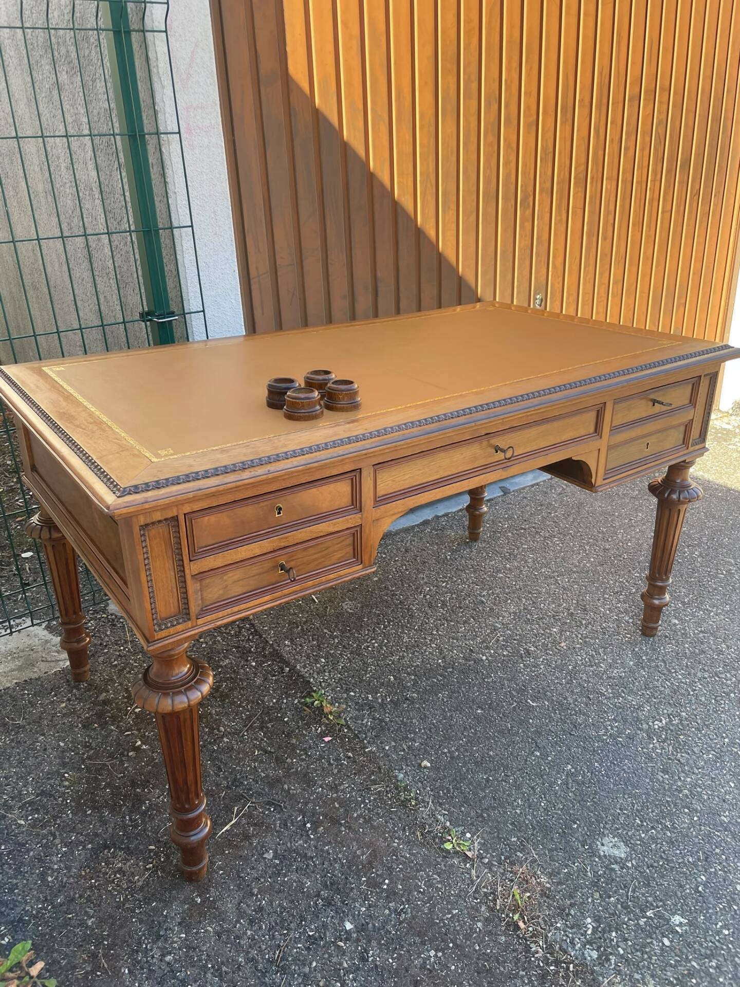 Double-sided flat desk in Louis XVI style made of mahogany and leather.