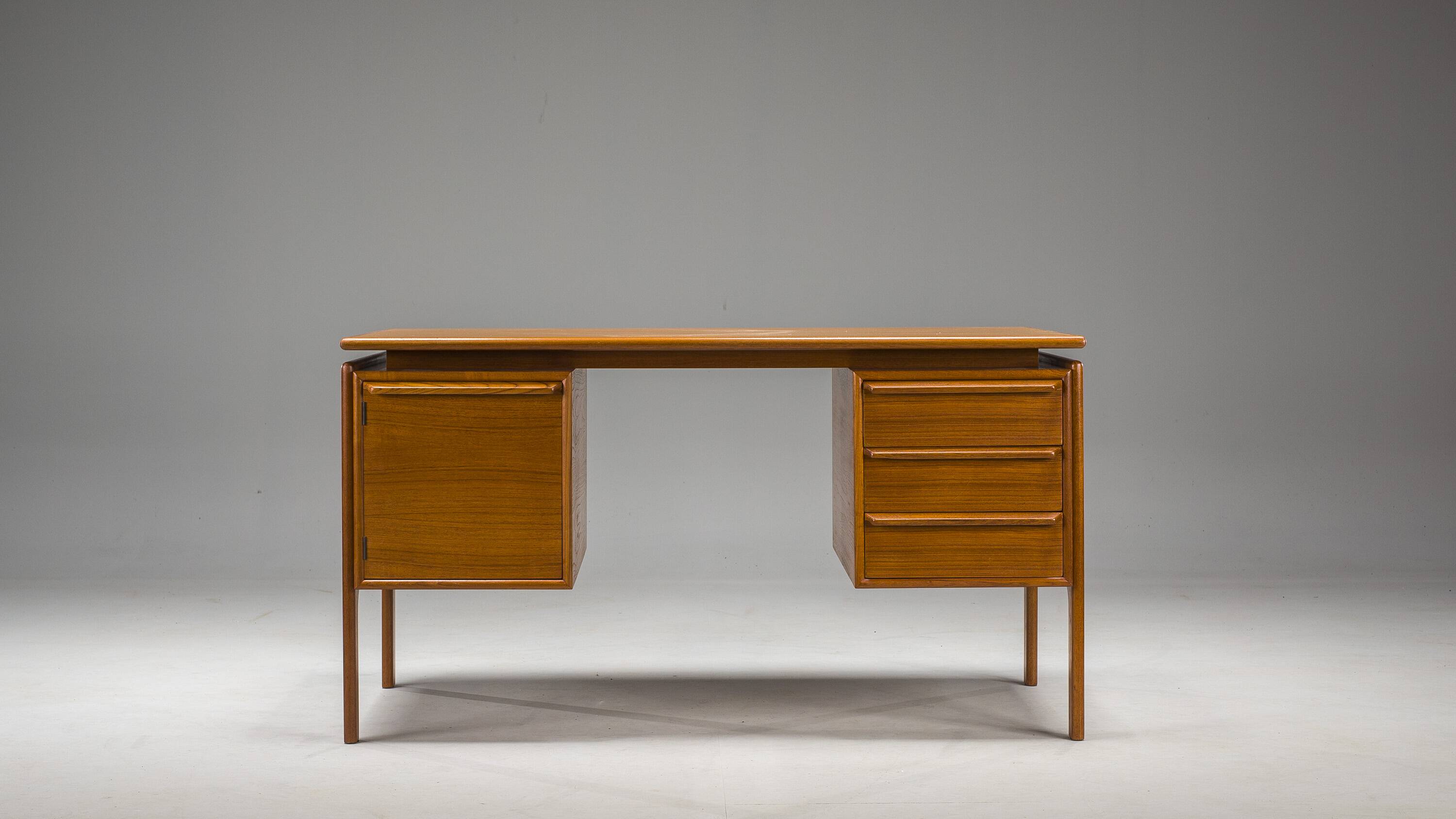 Mid-Century Teak Freestanding Desk from GV Møbler, 1970s