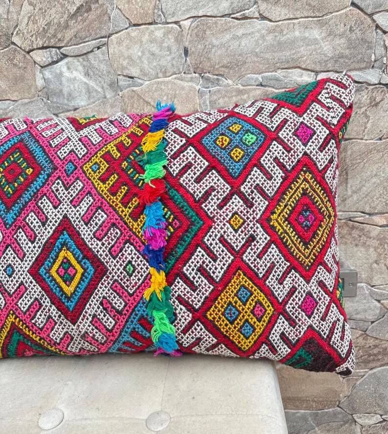 Vintage Berber kilim cushion cover: Moroccan wool cushion