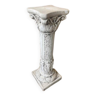 Petite colonne en pierre