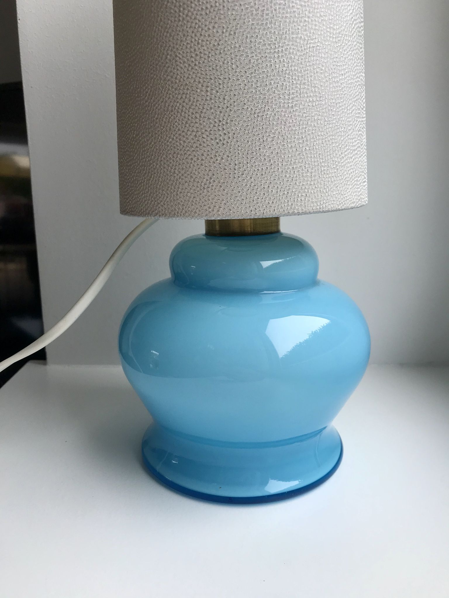Lamp with blue opaline feet and textured conical lampshade 60s-70s