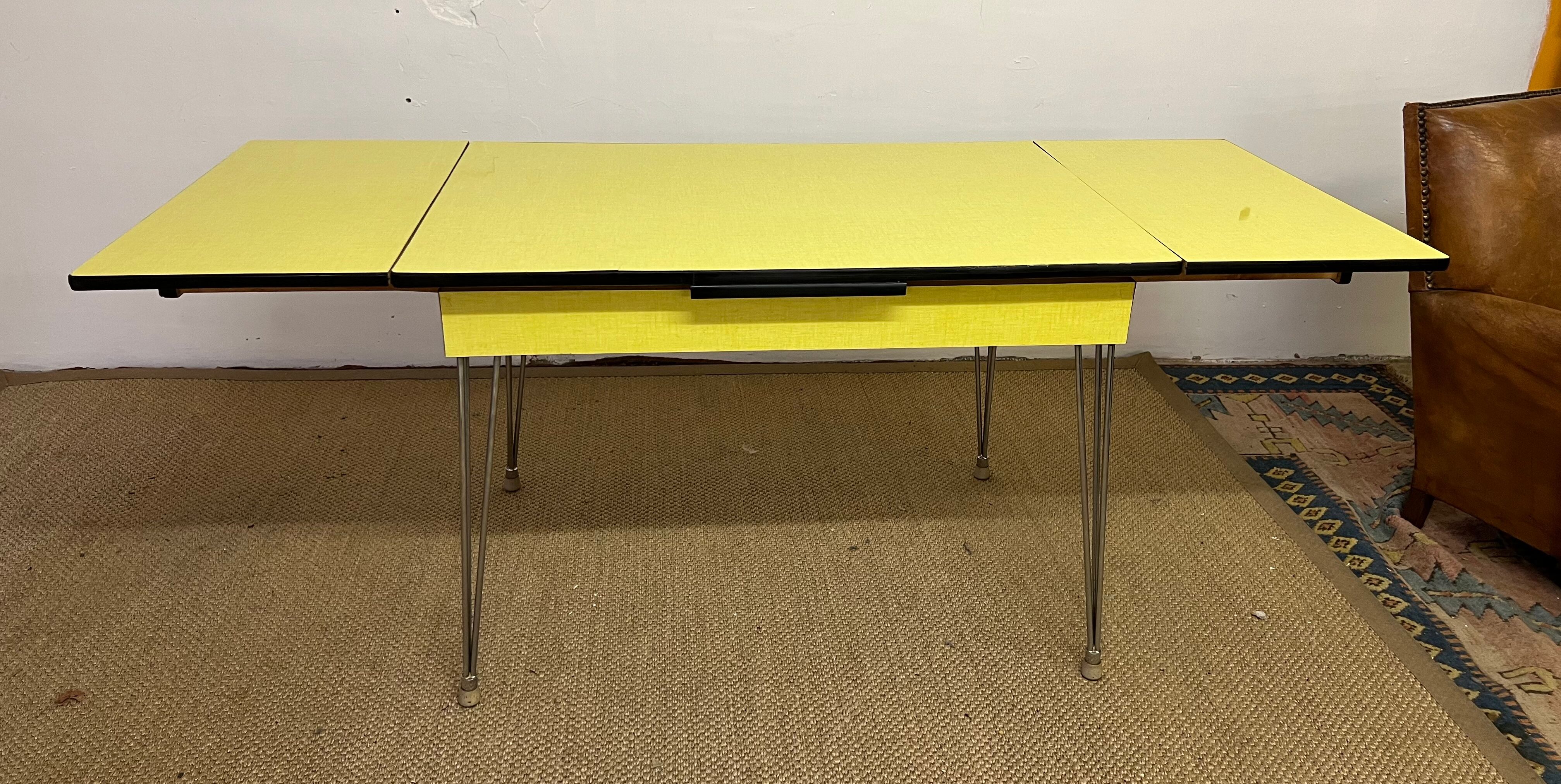 Table in Formica legs Eiffel