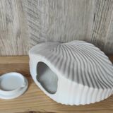Shell tea light holder