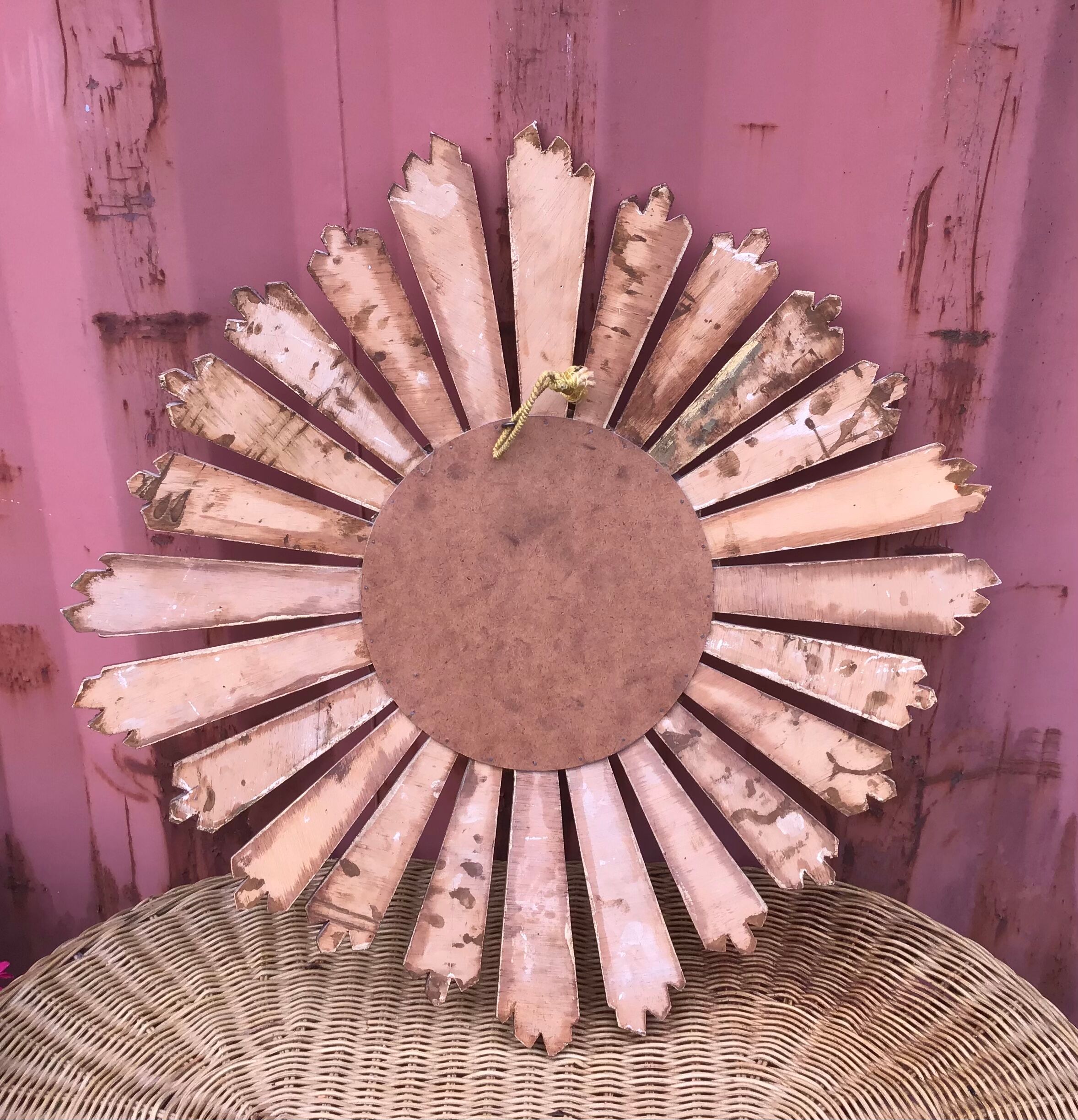 Miroir soleil, œil de sorcière, en bois doré vers 1960-70