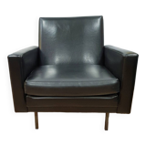 Fauteuil en skaï noir, années 1960