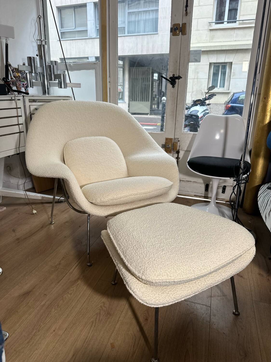 Womb Chair and Ottoman Eero Saarinen for Knoll